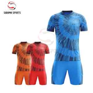 Ensembles d'uniformes de football personnalisés, durables, respirants, 100 % polyester, vêtements de sport de haute qualité, Pakistan, séchage rapide, légers, courts - Product Image 1