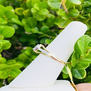 แหวนเพชรแท้ 1/4 กะรัต ทรงฮาโล สำหรับงานหมั้น งานแต่งงาน และวันครบรอบ คุณภาพสูง SI1/G ทองคำ 10k สีเหลือง ยี่ห้อ RITZIN รุ่นน่ารัก - Product Image 4