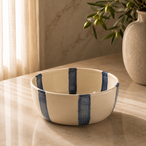 Tazón de Sopa de Cerámica Moderno con Detalles de Rayas Azules Intensas, Perfil Redondo Profundo y Acabado Artesanal Suave - Product Image 1