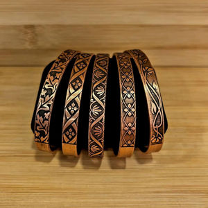 Oferta Especial: Brazalete Terapéutico de Cobre Pulido para Alivio del Dolor de Artritis, con Diseño Retorcido y Grabado para la Sanación y el Bienestar - Product Image 1