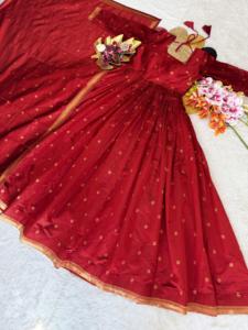 ชุดอานาร์กาลีแบบดั้งเดิมของอินเดีย ผ้าดูปัตตา ผ้าฝ้ายทอมือ ลายปักดิ้นทอง ทรงปกติ ยาวถึงพื้น ดีไซน์สี่ด้าน แห้งเร็ว - Product Image 3