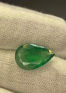 Esmeralda zambiana natural verdosa de corte pera de 17.50x11.40MM. 5.25 quilates. Esmeralda para joyería. - Product Image 2