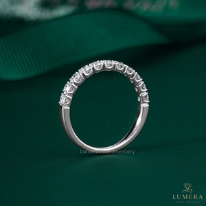 Bague en diamant rond de 2,5 mm disponible en or 9k, 10k, 14k, 18k, bijoux fins minimalistes pour alliance empilable, fiançailles ou idée cadeau - Product Image 3