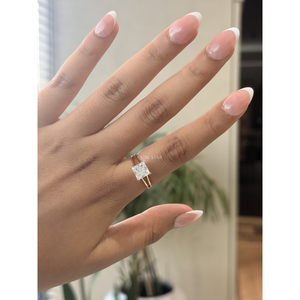 Anillo de compromiso solitario exclusivo con diamante cultivado en laboratorio Princess, diseño de tallo dividido, 2.01CT VS EF, oro macizo para mujer - Product Image 1