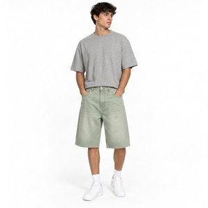 Shorts en jean droits en denim à marque privée, longueur genou, en coton, avec délavage indigo clair, imprimé personnalisé, détails utilitaires, coupe décontractée - Product Image 5