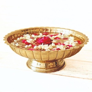 Ensemble de porte-bougies chauffe-plat en laiton fait main avec bol central pour activités religieuses et arrangements décoratifs de bougies - Product Image 3