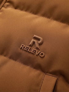 Chaqueta Acolchada con Capucha para Hombre Relevo, Diseño Color Block, Impermeable, Ecológica, Cierre Frontal con Cremallera, Logotipo, Estilo Casual de Primavera, Cortavientos - Product Image 2