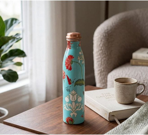Bouteille en cuivre émaillé bleu à motifs floraux pour un style de vie ayurvédique sain - Product Image 5