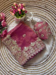 ผ้าไหมส่าหรีดีไซน์พิเศษ พร้อมเสื้อคลุมหรูหรา ทันสมัย สวยงาม โดดเด่น  แบบอินเดีย  สำหรับงานแต่งงาน  งานเลี้ยง  และโอกาสพิเศษต่างๆ สำหรับผู้หญิง - Product Image 6