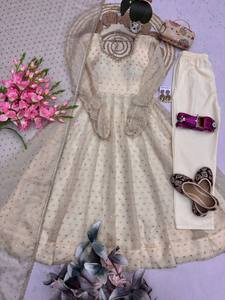 Ensemble de vêtements traditionnels pour cérémonies et soirées, comprenant une tunique Anarkali, un pantalon et un dupatta, dernier cri en matière de mode. - Product Image 1