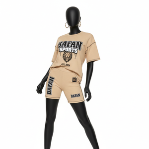 Conjunto de camiseta y pantalones cortos de mujer con textura de gofre de lujo, estampado en serigrafía, logotipo bordado, 100% algodón. - Product Image 1