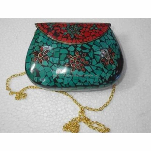 Sac à main en résine et incrustations de vadrouille fait main avec incrustation de perles et sangle de chaîne pour les occasions de mariage des femmes - Product Image 4