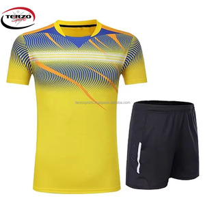 Uniformes de Fútbol Unisex de Alta Calidad, 100% Poliéster, Colores y Logotipo Personalizables a Precio Económico, MOQ Bajo Disponible para Servicio OEM - Product Image 3
