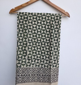 Pareo de algodón 100% hecho a mano con estampado artesanal para mujer, ideal para la playa, la piscina o como cubierta de traje de baño para vacaciones. - Product Image 1