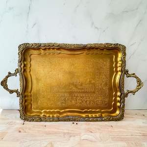 Plateau de service en laiton de qualité supérieure avec poignées robustes, conçu pour servir des boissons, des desserts et pour embellir la collection de la cuisine. - Product Image 2