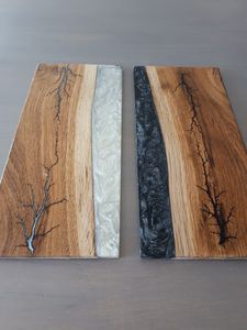 Nouveaux designs de plateaux de service ronds en bois d'acacia et résine naturelle, faits à la main et jetables - Product Image 3