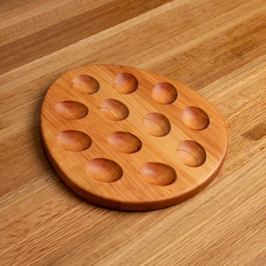 Plato Redondo de Madera para Servir Huevos Rellenos, con 12 Orificios Tallados, Madera Natural Marrón, Plato Dividido - Product Image 4