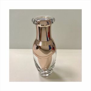 Blanqueador OEM con Vitamina C y Biocelulosa Líquida para el Rostro - Product Image 3