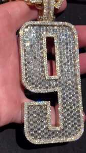 Pendentif Iceout Numéro 9 en Argent avec Diamant Moissanite, Bijou de Mode Hip Hop de Luxe pour Fêtes et Événements, Style Statement, Éclat Premium - Product Image 3