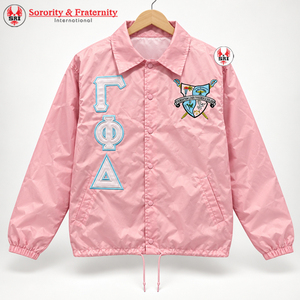 Veste de coach personnalisée Gamma Phi Delta Sorority, matelassée, respirante, légère, logo brodé sur le devant, bleu ciel, rose, manches longues - Product Image 3