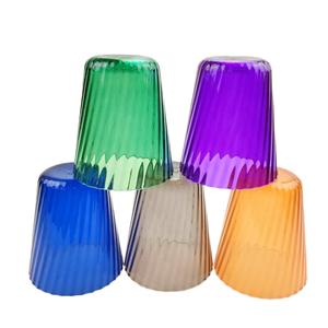 Produit en plastique à rayures verticales ou nervuré - Product Image 5