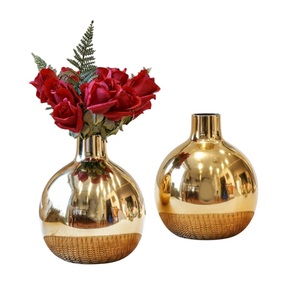 Juego de 2 jarrones decorativos de metal con acabado dorado para la decoración del hogar, jarrones vintage de cuello largo para mesa de sala de estar, jarrón de hierro para flores. - Product Image 2