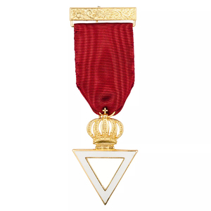 Médaille triangulaire Couronne d'or avec ruban rouge, accessoire de décoration - Product Image 1