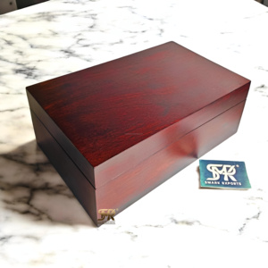 Boîte à souvenirs rectangulaire intemporelle en bois avec intérieur en velours bleu riche pour ranger des trésors, des souvenirs, des cadeaux spéciaux - Product Image 5