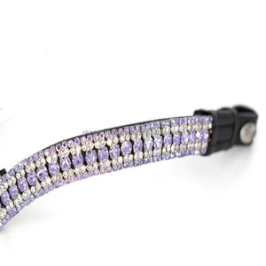 Chaîne métallique personnalisée à 5 rangées de cristaux blancs et lavande en forme de V en cuir avec fermeture à boucle à bouton-pression. - Product Image 3