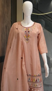 Nueva colección de vestidos de novia Salwar Kameez con dupatta para festivales, disponible a un precio asequible. - Product Image 5