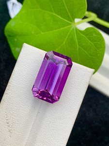 Piedra suelta de amatista natural con corte esmeralda, color púrpura intenso, para la elaboración de joyería fina. - Product Image 6