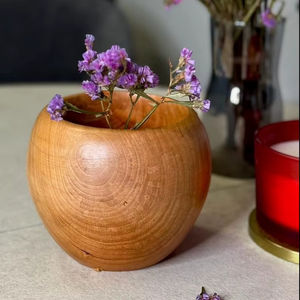 Elegante Tazón de Madera Hecho a Mano con Madera de Pera Natural y Bambú, con un Tono Cálido y una Textura Orgánica Suave, Decorativo para Bodas - Product Image 1