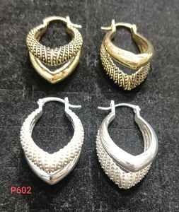 Pendientes Huggie de Aleación Plateada Estilo Bohemio al por Mayor, Joyería Ligera para Uso Diario - Precio de Fábrica de Fabricante Indio - Product Image 1