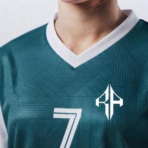Maillot de football tendance pour femmes avec impression sublimée et logo blanc, 100% polyester haute qualité, manches courtes - Product Image 6