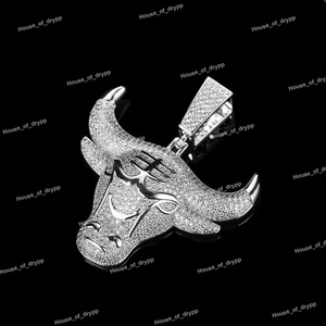 Elegante Collar con Colgante de Toro Estilo Hip Hop, Plata de Ley con Incrustaciones de Diamantes Moissanite, Colgante de Cabeza de Animal para Hombre - Product Image 3