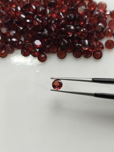 Natural Red <b>Garnet</b> 4MM Round Brilliant Cut Best Quality Loose Gemstone For Jewelry Making - Product Image 1