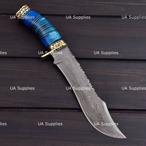 Couteau de chasse Bowie classique vintage en acier Damas fait main à bord dentelé et pointe traînante, manche en bois, pour camping et activités de plein air, OEM, par UA Supplies - Product Image 4