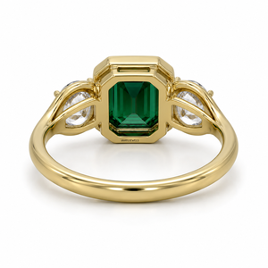 Anillo de Compromiso y Boda con Tres Piedras de Gema Verde Corte Esmeralda y Diamantes Laterales Redondos en Oro 10K 14K 18K y Plata 925 935 - Product Image 4