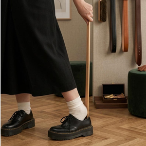 Chausse-pied en bois de hêtre de 55 cm avec support mural magnétique – Aide à l'enfilage facile – Entretien de chaussures de qualité supérieure - Product Image 5