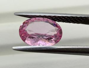 Pierre précieuse naturelle Spinelle, pierre brute, bijou, coupe ovale, facettée, rose, 1,78 carats, cadeau pour collectionneur - Product Image 3