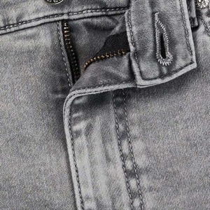 Jean en denim gris délavé coupe slim pour homme, jambe droite, taille mi-haute, en coton, style printemps - Product Image 6