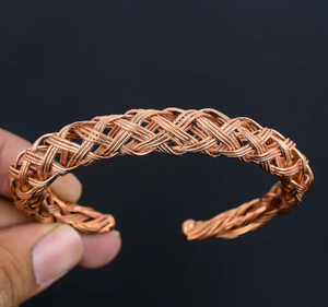 Brazalete Abierto de Cobre, Acabado Antiguo en Oro Rosa, Unisex, con Motivo Vikingo Ornamentado, Precio de Fábrica Personalizado - Product Image 4