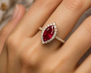 Anillos Clásicos de Oro Sólido de 10K con Halo de Rubí Rojo Clásico de 2CT con Corte Marquesa, Ideales para Bodas, Aniversarios y Fiestas - Product Image 2