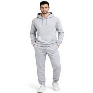 Conjunto Deportivo para Hombre, Sudadera con Capucha Gris Claro Premium y Pantalones Jogger, Diseño Minimalista y Elegante - Product Image 1
