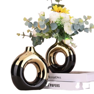 Vase à fleurs abstrait moderne en or et blanc, vase décoratif élégant pour la maison, le bureau, l'hôtel, décoration de table - Product Image 2