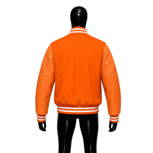 Chaqueta Varsity Naranja Personalizada con Mangas de Cuero, Chaqueta Bomber de Béisbol para Hombre, Estilo Universitario, Venta al Por Mayor - Product Image 2