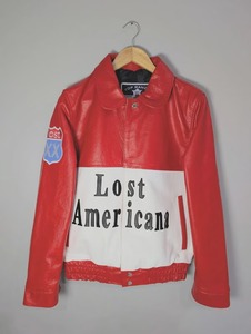 เสื้อแจ็คเก็ต MGK Lost Americana สีแดงและสีขาว ทำจากหนัง  แบบเสื้อวาร์ซิตี้  สั่งตัดพิเศษ - Product Image 2