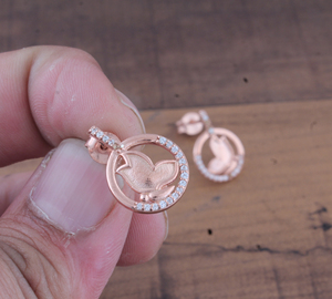 Boucles d'oreilles fantaisie plaquées or rose, design de créateur, en zircone cubique de luxe 925, forme unique, bijoux de mode pour femmes, vente en gros - Product Image 1