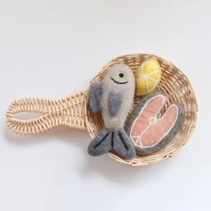 Jouet de cuisine miniature adorable en rotin, design adorable, prix bas, pour enfants. - Product Image 1