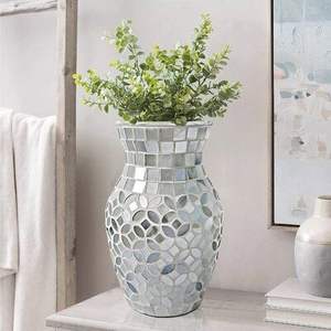 Vase cylindrique moderne en aluminium transparent avec design artistique fait main pour la décoration intérieure - Product Image 6